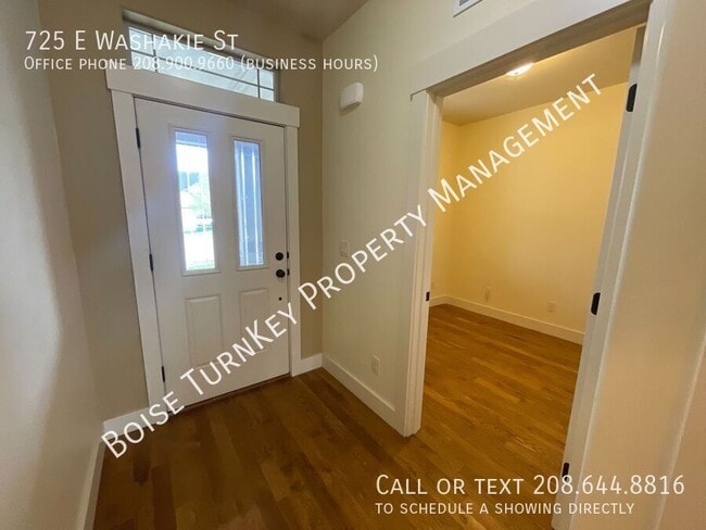 Photo - 725 Washakie St E