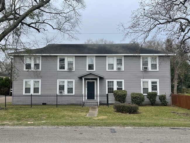 Building Photo - 3076 Nicholson Dr Unit C Rental