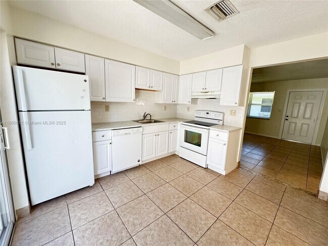 Photo - 606 SW 5th Ave