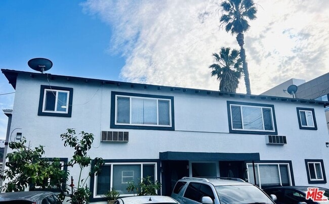 Photo - 600 E Chevy Chase Dr Casa