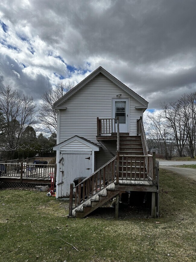 Photo - 671 N French St