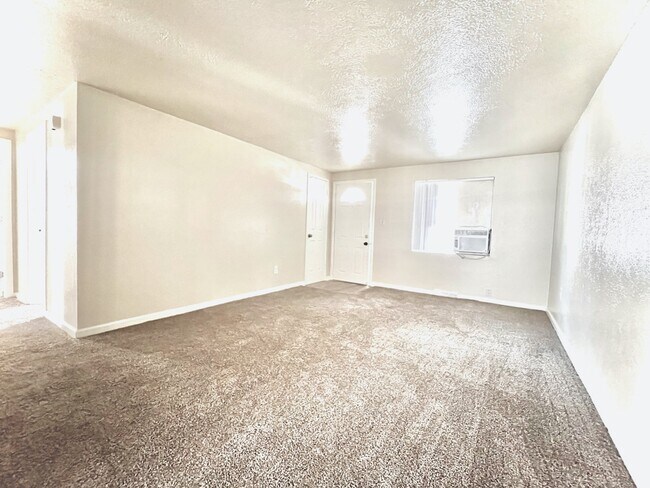 Photo - 8101-8195 W 9th Ave Unidad 8141