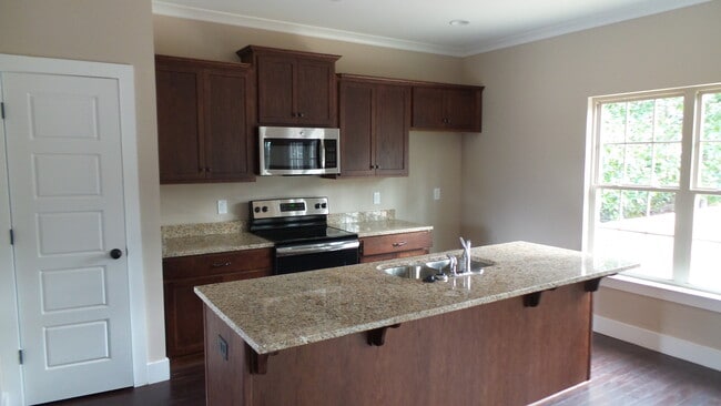 Photo - 200 Grande View Cir