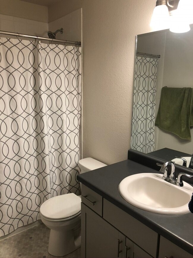 Upstairs Bathroom - 1173 Solitaire St