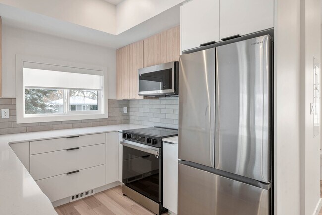 Photo - 15309-15394 94 Ave NW Unité Main 09