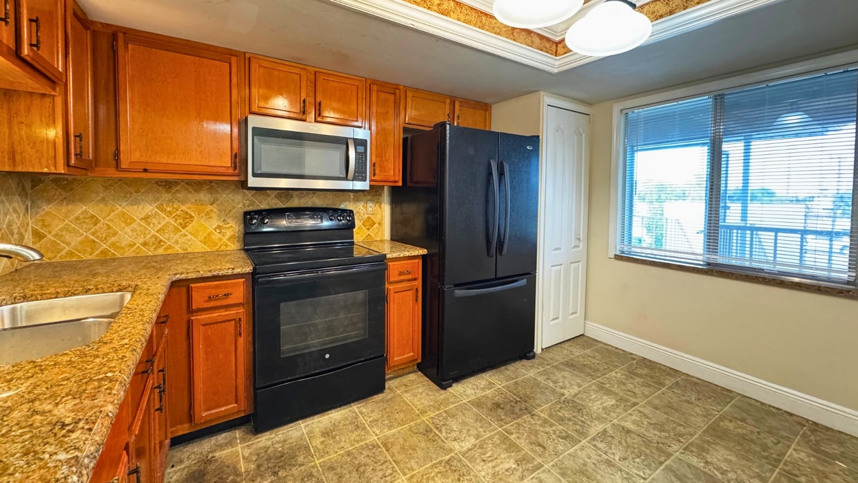 Photo - 2504 SE 16th Pl (Cape Coral, FL)