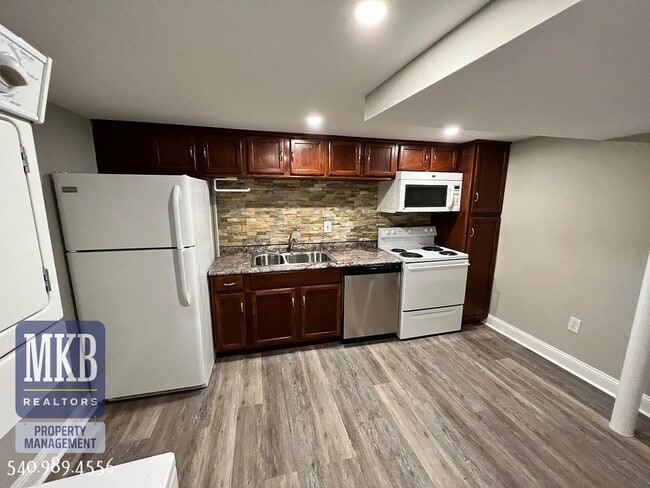 Photo - 1813 Oxford Ave SW