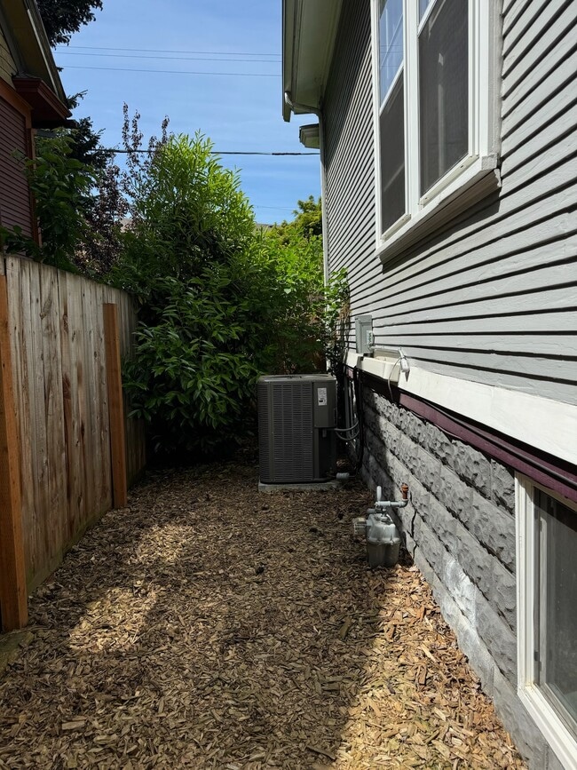 Photo - 634 NE 28th Ave