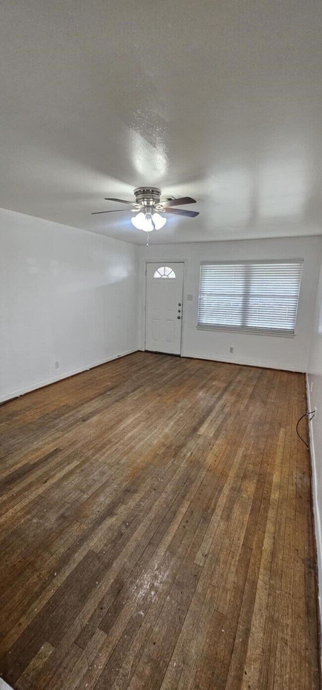 Photo - 9721 Foredale St