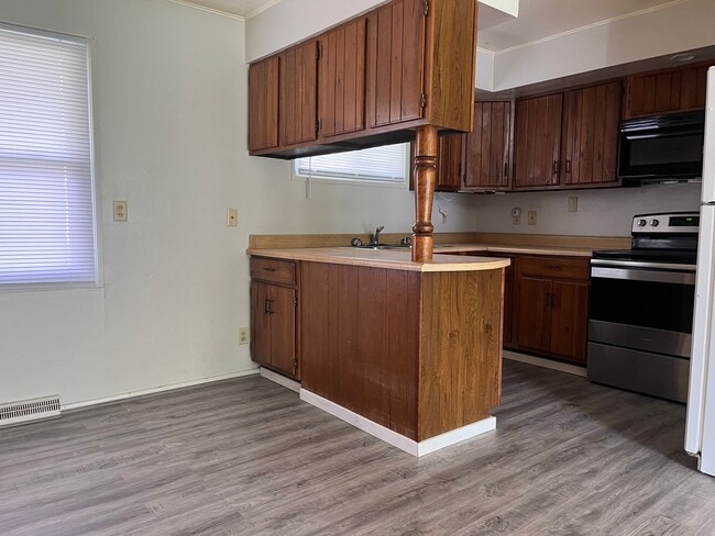 Photo - 3 Bedroom Ranch With a Fenced In Back Yard