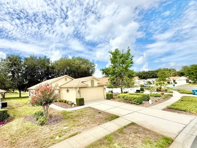 Photo - 240 Center Oak Cir