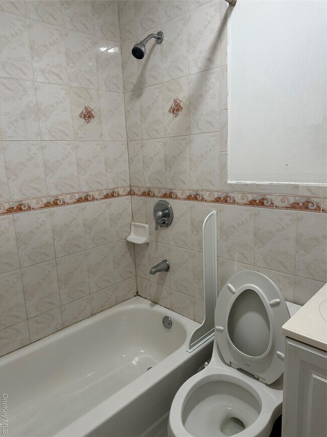 Photo - 180-11 146th Ave