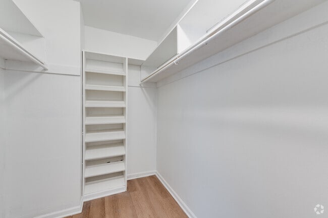 1HAB, 1BA - 770 - 800 ft² - The Uptowne Apartments