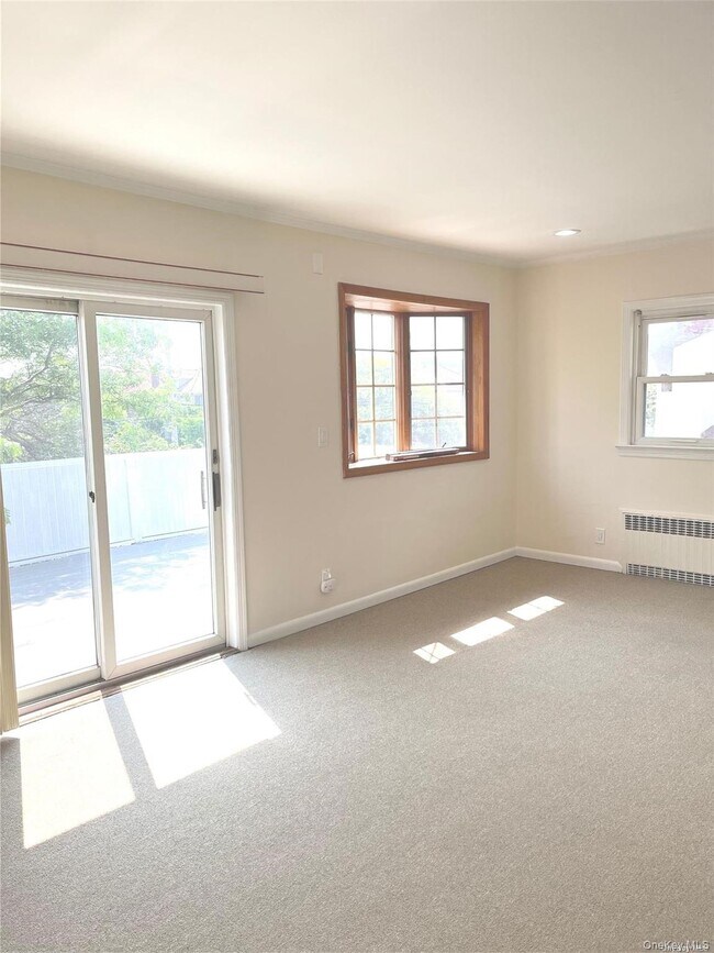 307 Magnolia Blvd Unit Upper
