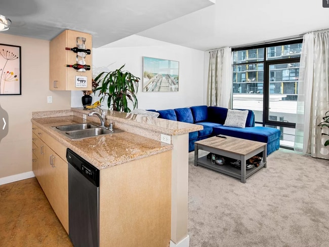 Photo - 425 W Beech St Unit 622