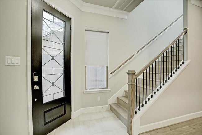 Photo - 909 Rhode Pl House