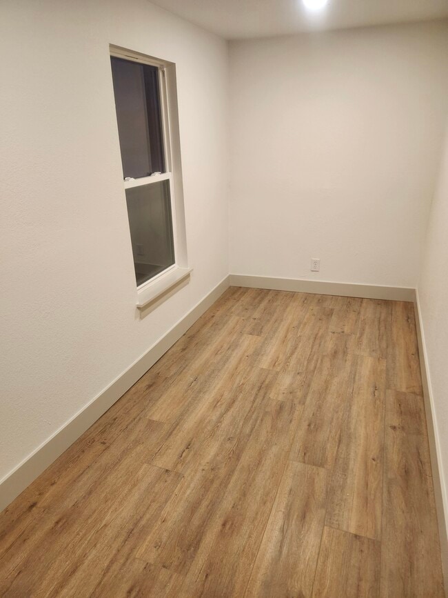 Photo - 105 N Shawnee St