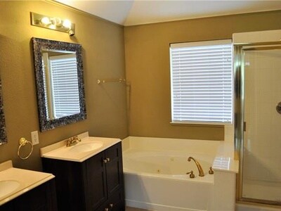 Photo - 5028 Enclave Ct