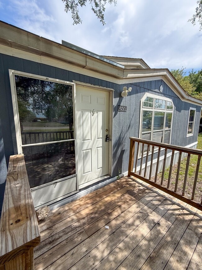 Photo - 4506 Legend Falls