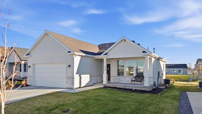 Building Photo - Like-New Rambler in The Village at Fox Meadows | Mountain Views, Pool Community & All Appliances ...