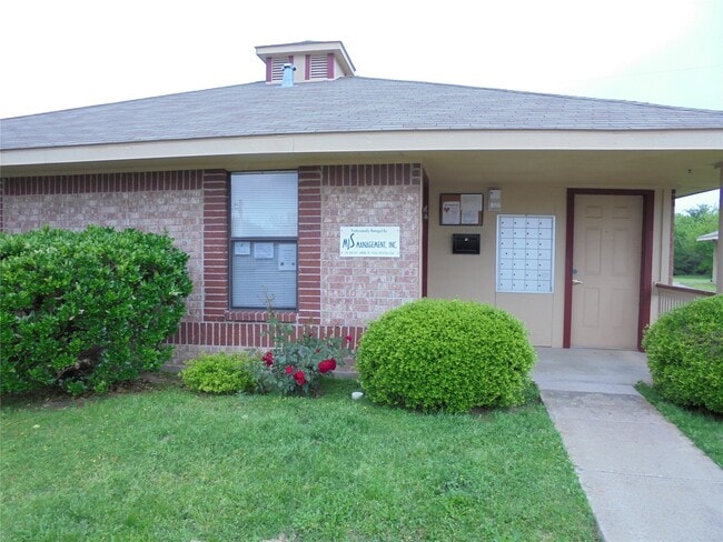 Photo - 1000 League St S