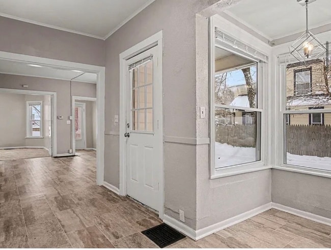 Photo - 1325 Buffalo Ave NE Unidad 1325 Buffalo- Main Floor