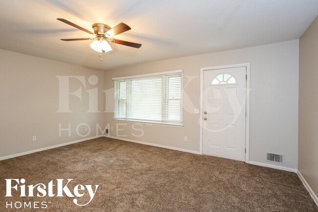 Photo - 607 NE Main St