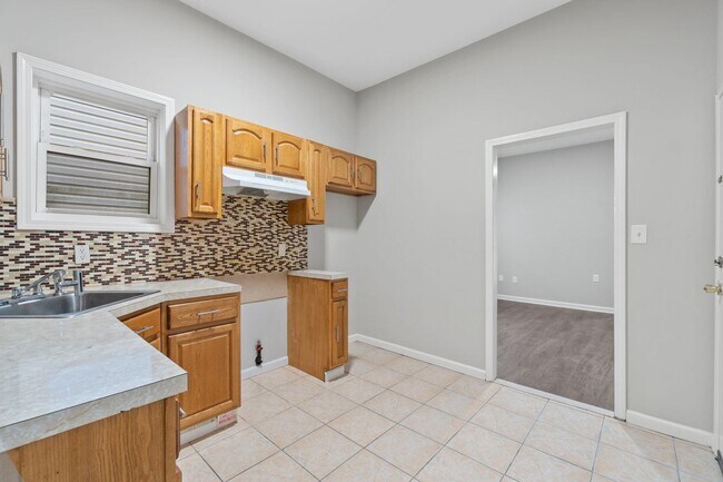 Photo - 162 Clerk St Unit 1