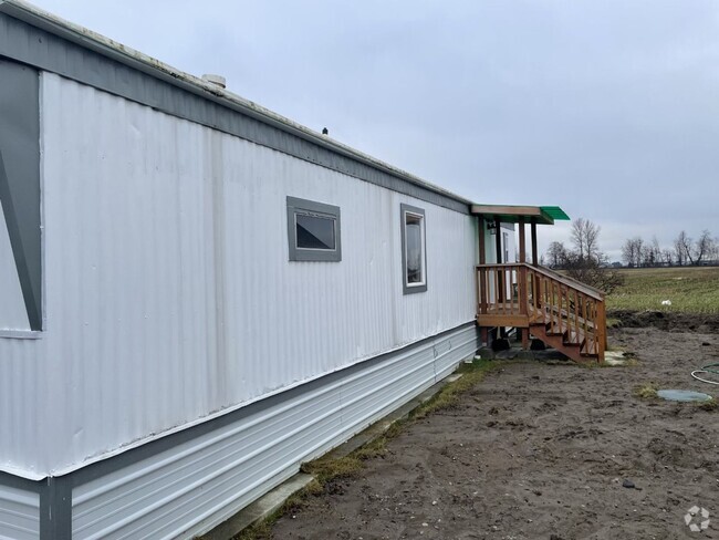 Building Photo - Country Living 2-Bedroom 1-Bath Rental