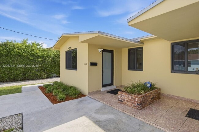 Building Photo - 2625 SW 29th Ave Unit 2625