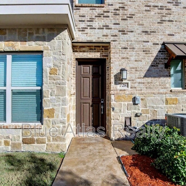 Photo - 728 N Plano Rd