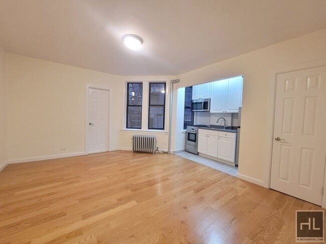 Building Photo - West 10th Street Unit 2G