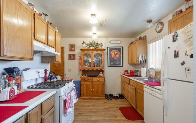 Photo - PM16-00324S: Hill Unit A