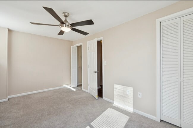 Building Photo - 3343 Ravenwood Ave
