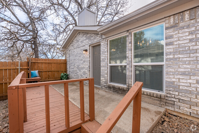 Building Photo - 1308 Stone Creek Dr Rental