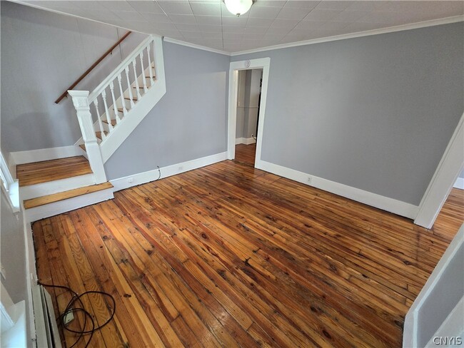 Photo - 121 West End Dr