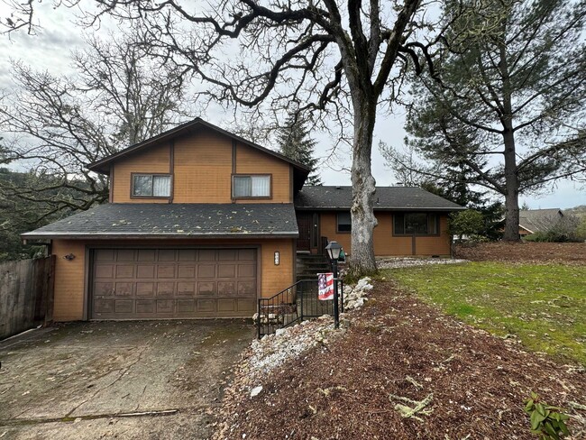 North Roseburg 3 Bedroom 2 Bath with Garage - North Roseburg 3 Bedroom 2 Bath with Garage House