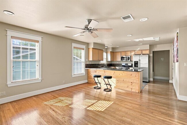 Photo - 100 W 55th 1/2 St Unit A