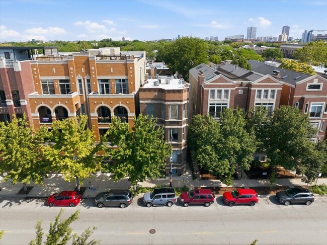 Building Photo - 1128 W Diversey Pkwy Unit 1F