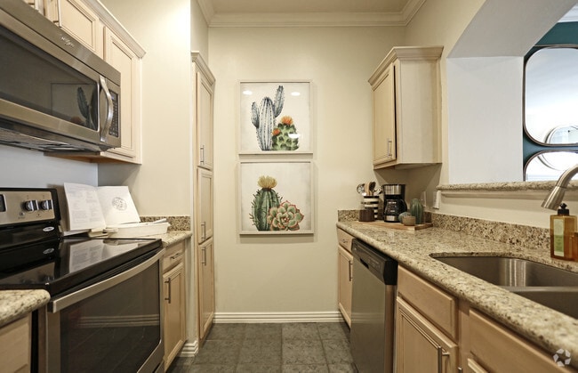 1BR,1BA W/DEN - 1000SF B1 -KITCHEN