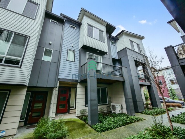 Building Photo - 3 Bed and 3.5 Bath Beautiful Modern Townhome is Available for Rent!