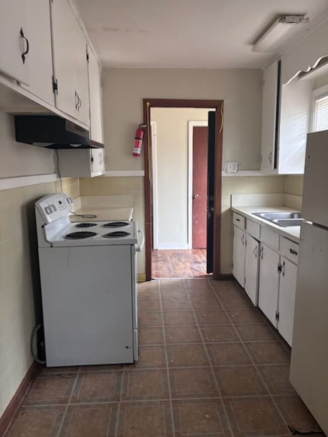 Photo - 323 Sykes Rd