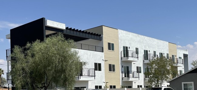 Building Photo - 1457 E Taylor St Unit 8 Rental