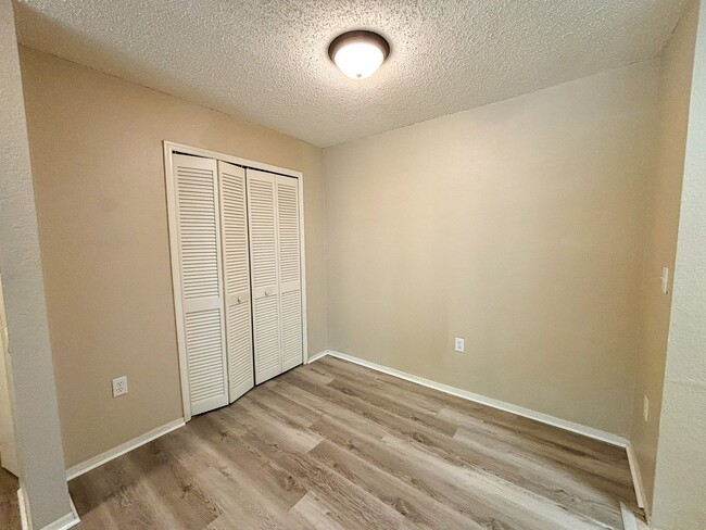 Photo - Windsor Park #523 - Pet Friendly!