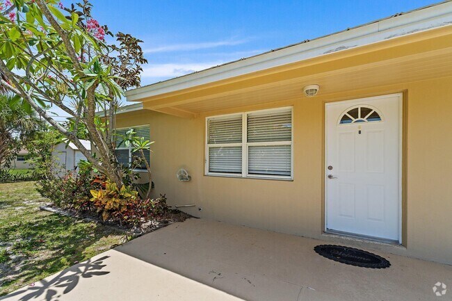 Building Photo - 19147 SE Hillcrest Dr Rental