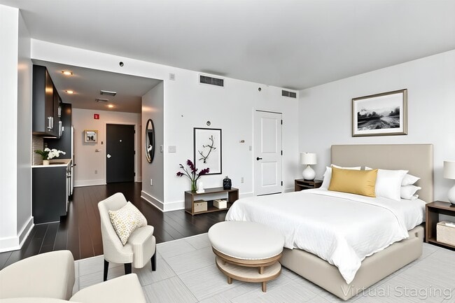 Building Photo - 1100 Maxwell Ln Unit 517