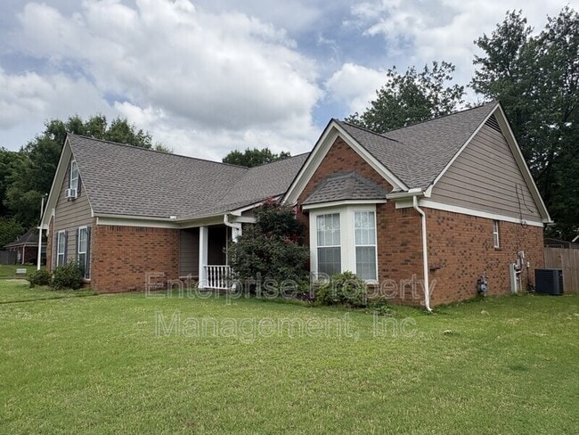 Building Photo - 7037 Meadowlands Pl