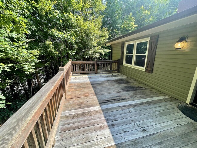 Photo - 225 Darnell Ln