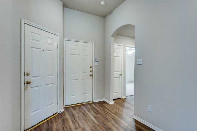 Photo - 5608 Seafield Ln