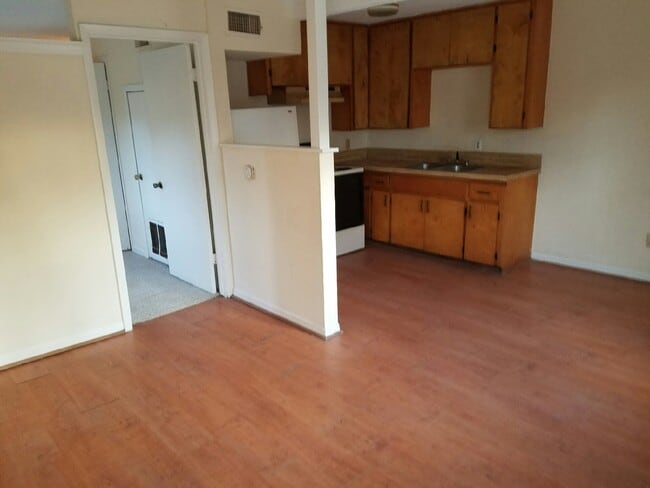 Photo - 519 Ferguson St